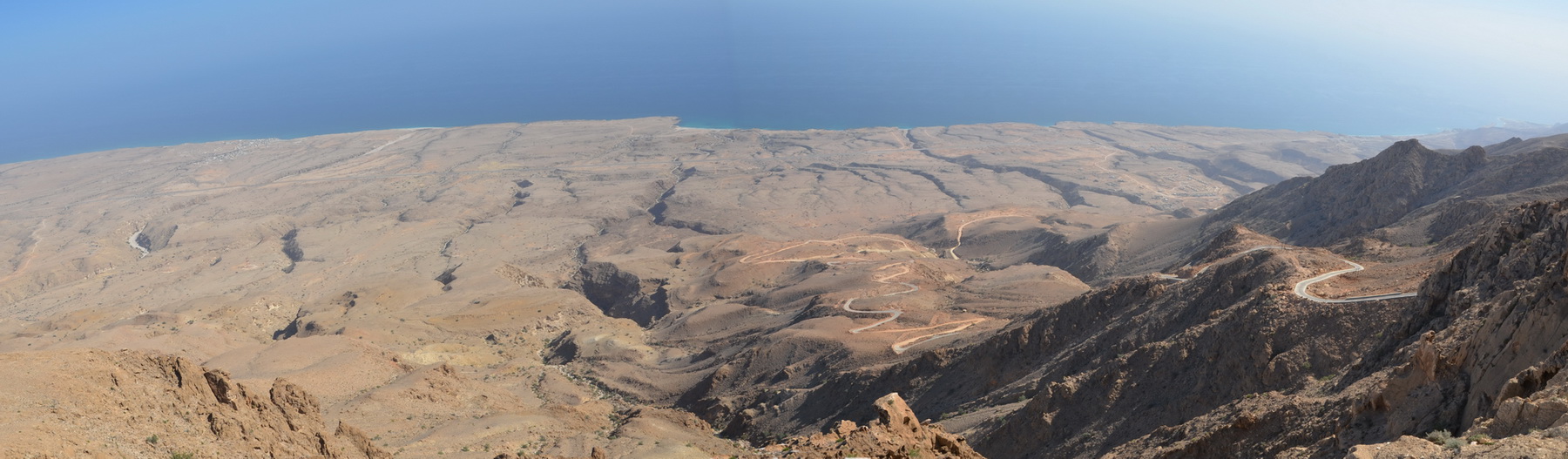 Blick vom Hajar-Gebirge auf die Küste bei Fins