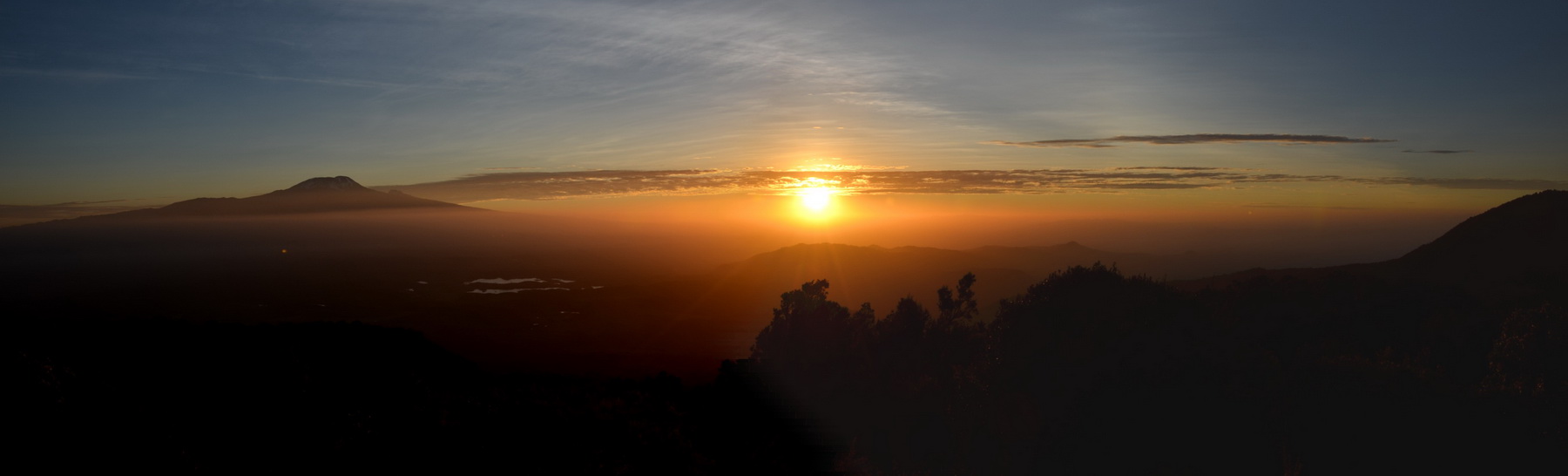 Blick vom Mt. Meru zum Kilimanjaro